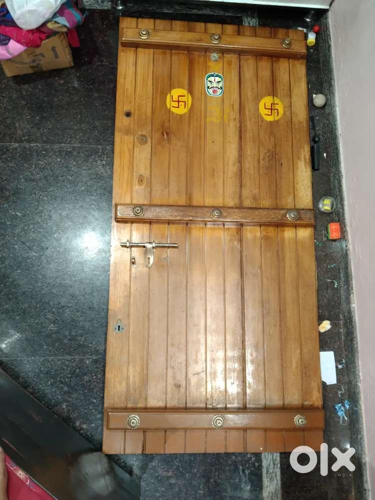 Hous front teak door