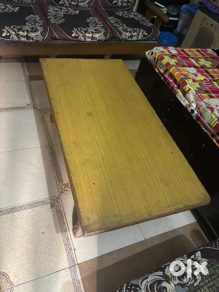 Sofa set only 6000 in good condition