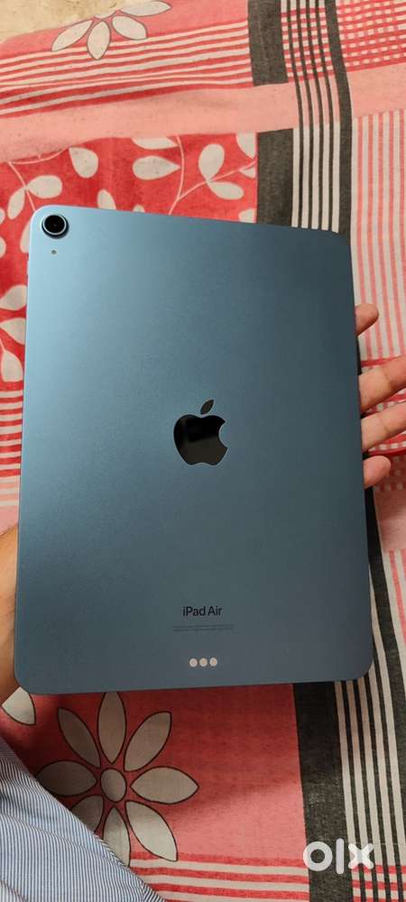 Selling my Apple iPad Air 5 (Wi-Fi, 64GB, Blue) in like-new condition