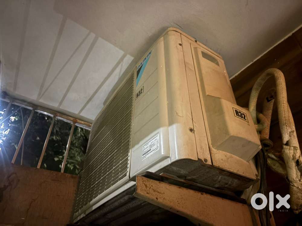 Daikin inverter Ac 1 ton
