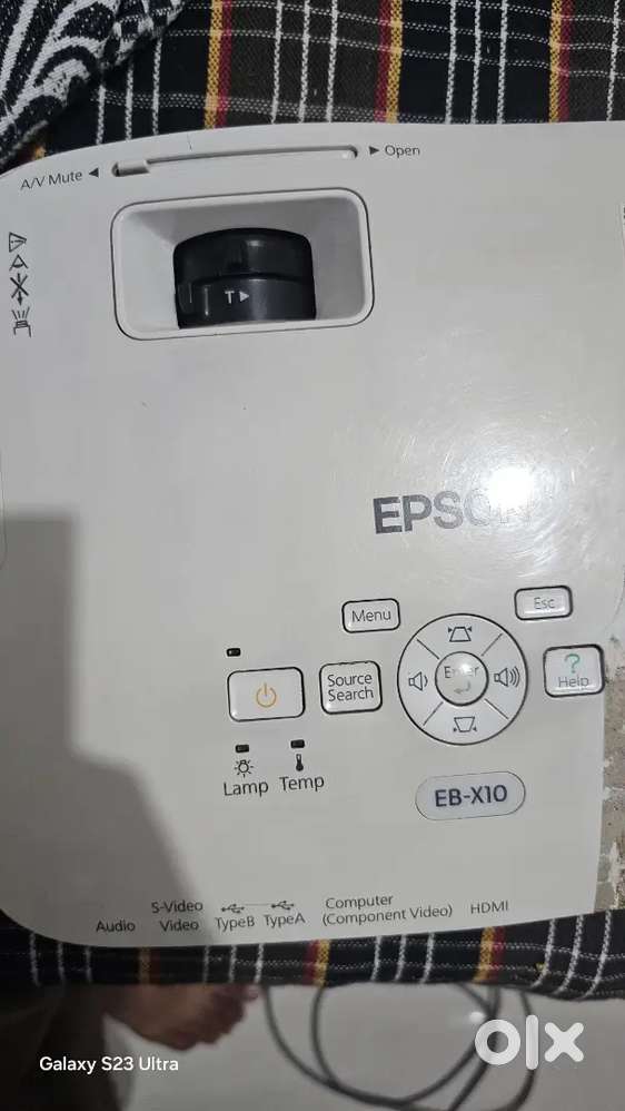 Epson EB-X10 projector