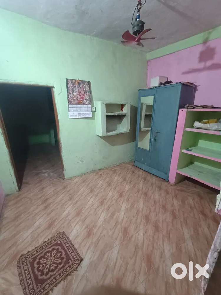 2 room hai joint hai and ek bada hall hai