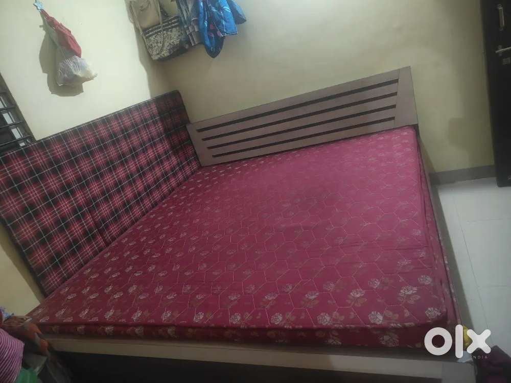 Bed with Comfortable branded double bed Mattress