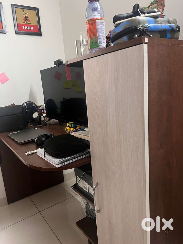 Computer table