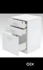Wooden stylish white colour chest drawer on rent