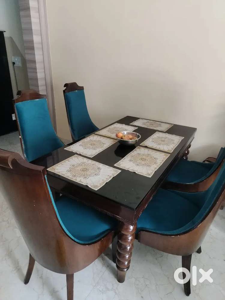 Dining table 6 seater