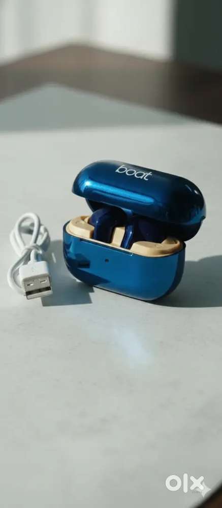 Boat Urgent Sale! Premium boAt Airdopes - Deep Bass & Long Battery