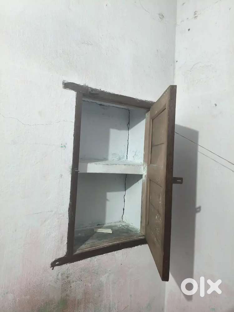 FEMALE ONLY SINGLE ROOM WITH COMMON WASHROOM OR ROOM ME HI KHANA BANAN