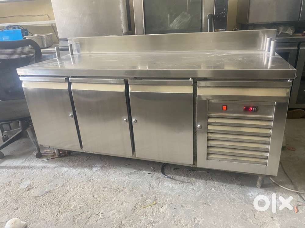 Second restaurant kitchen equipments