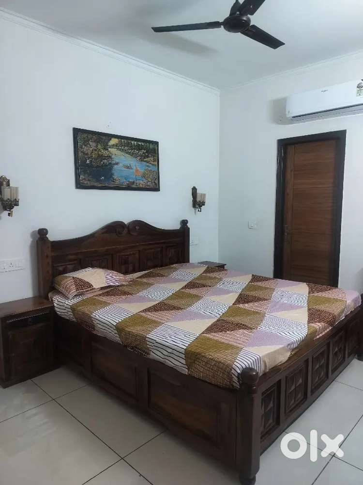 Bed with side tables (pure teak wood)