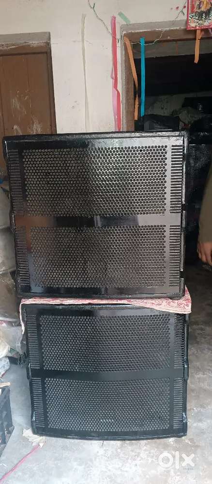 Sell bass low 650watt Ahuja 18 inch.