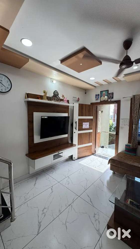 SELL MY PREMIUM BUNGLOW IN SUPER LOCALITY AREA MAYUR VILLA SOCIETY