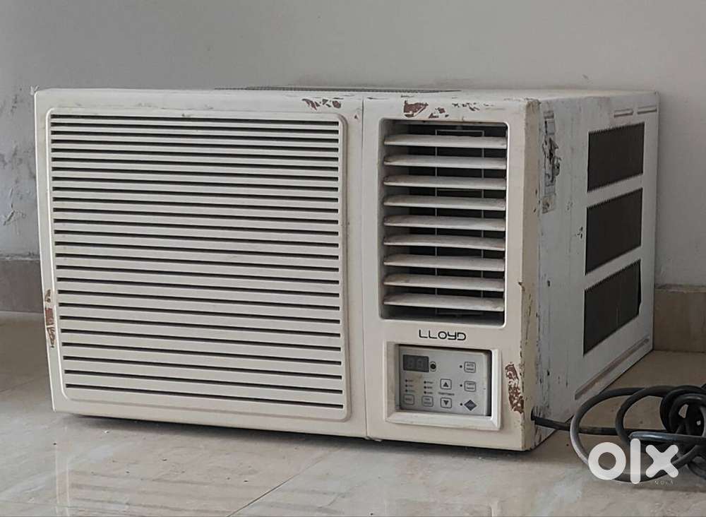 Lloyd, 1.5 ton, 6 years, working, Windows AC
