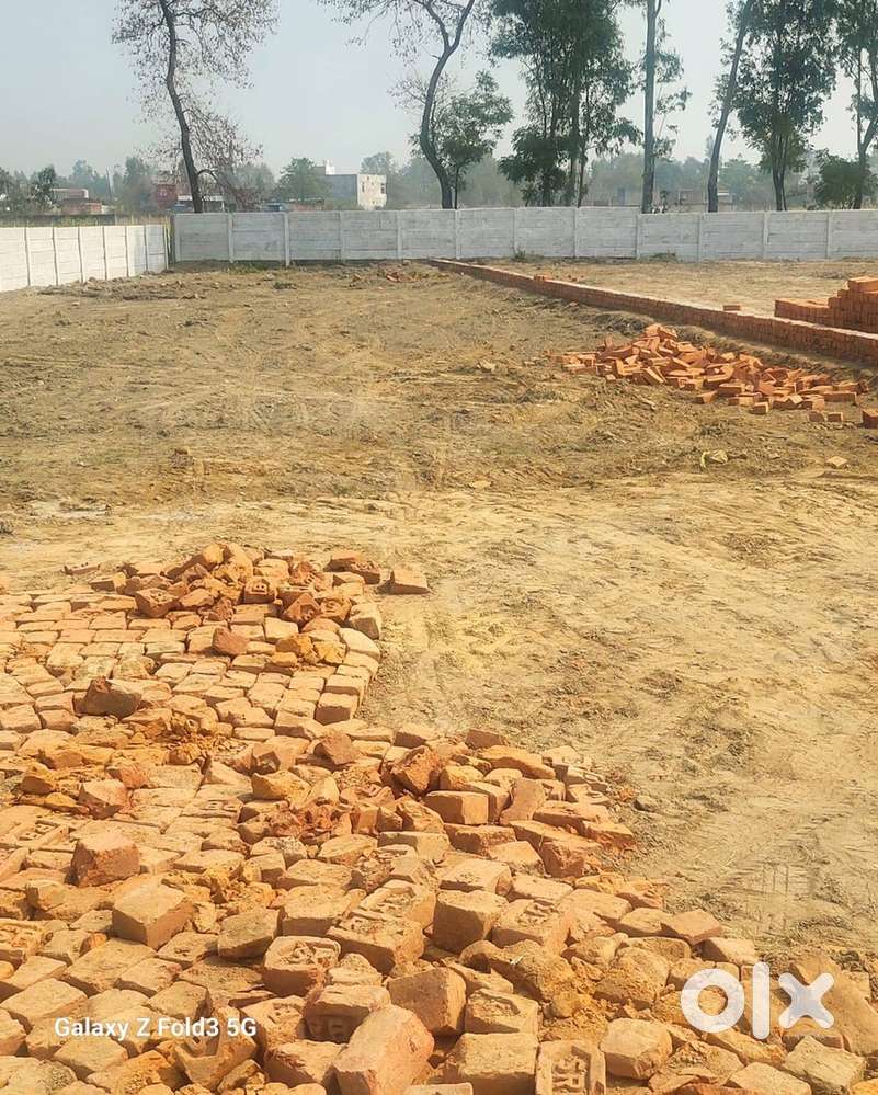 Pahle kabja registry ke sath plot rohania me gangapur road par