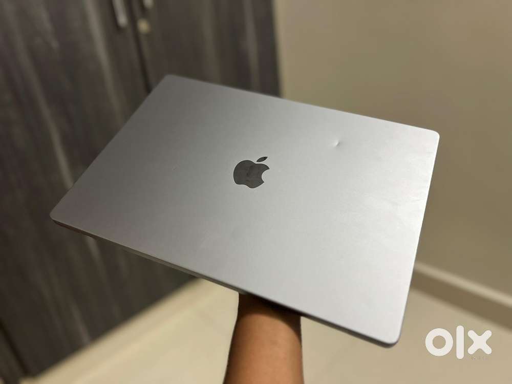 Mac Book pro M2 pro 16 inch 512GB