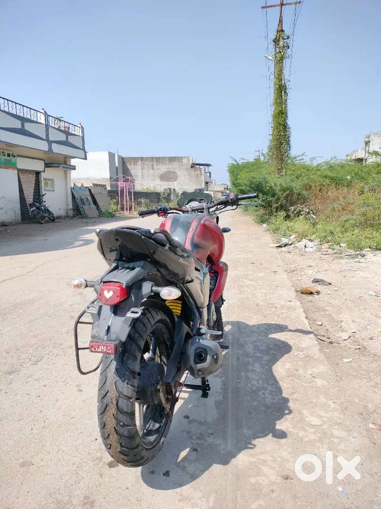 FZ સ્પોર્ટ બાઇકનો શોખ પૂરો કરવા બેસ્ટ ગાડી બજેટમાં