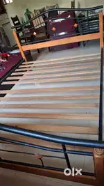 CROMAS METAL KING SIZE BED