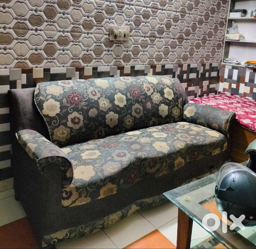 5 Seeter Sofa set Good condition