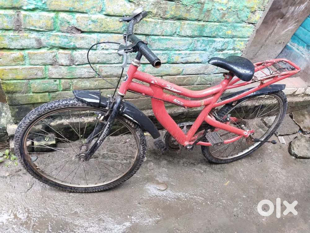Hercules ranger bycycle good looking, new tyre tube, smooth running,