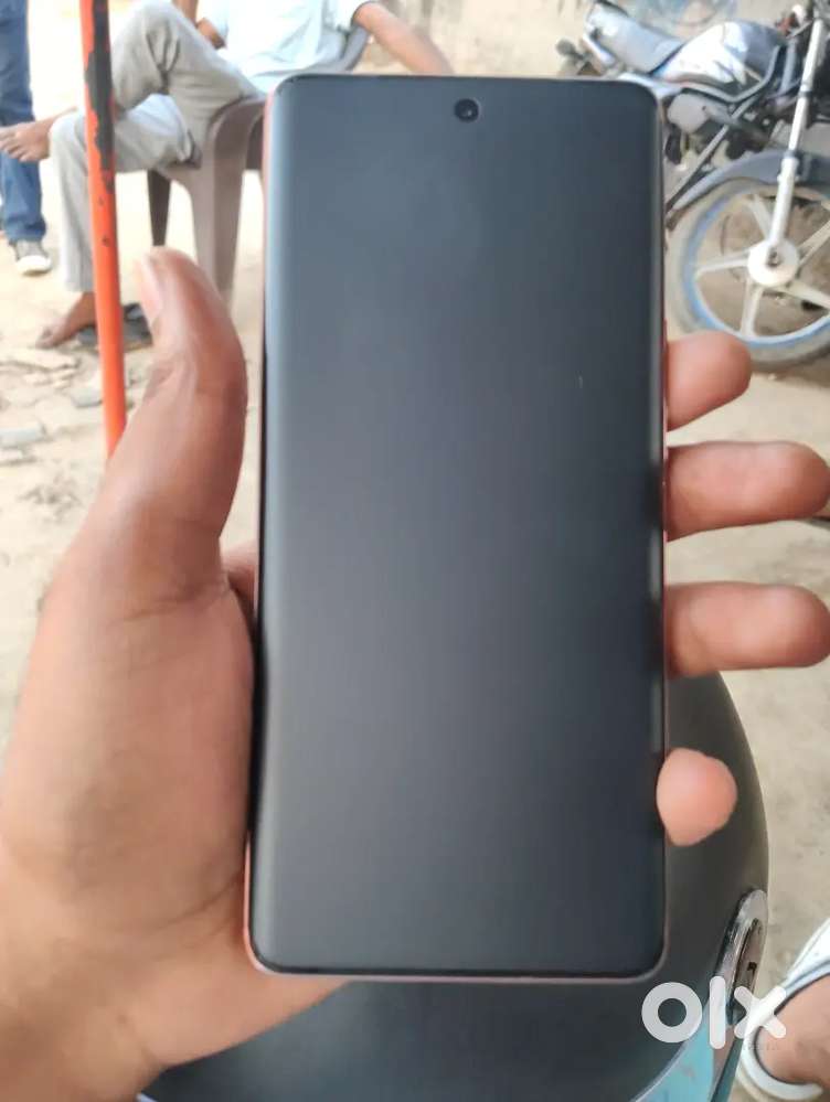 Vivo v40e scratch less