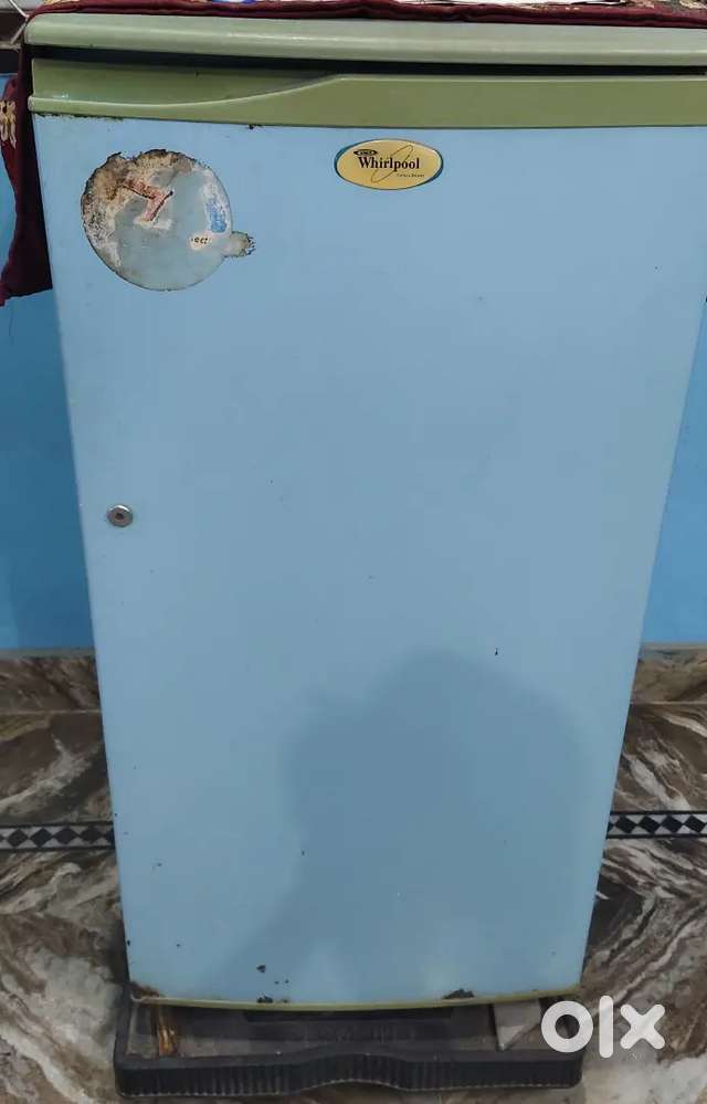 Whirlpool fridge 190litres full working not a single issue.
