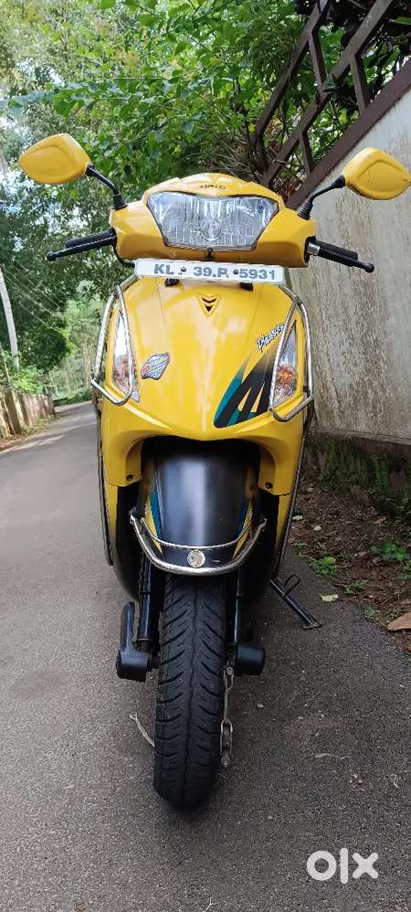 Lady used showroom condition scooter