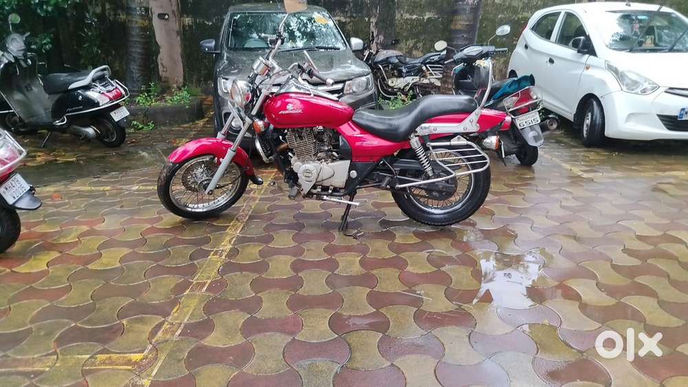 BAJAJ AVENGER 220 CC 2017 RED Color