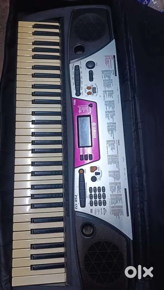 Yamaha PSR-172 Keyboard  61 Keys  Excellent Condition