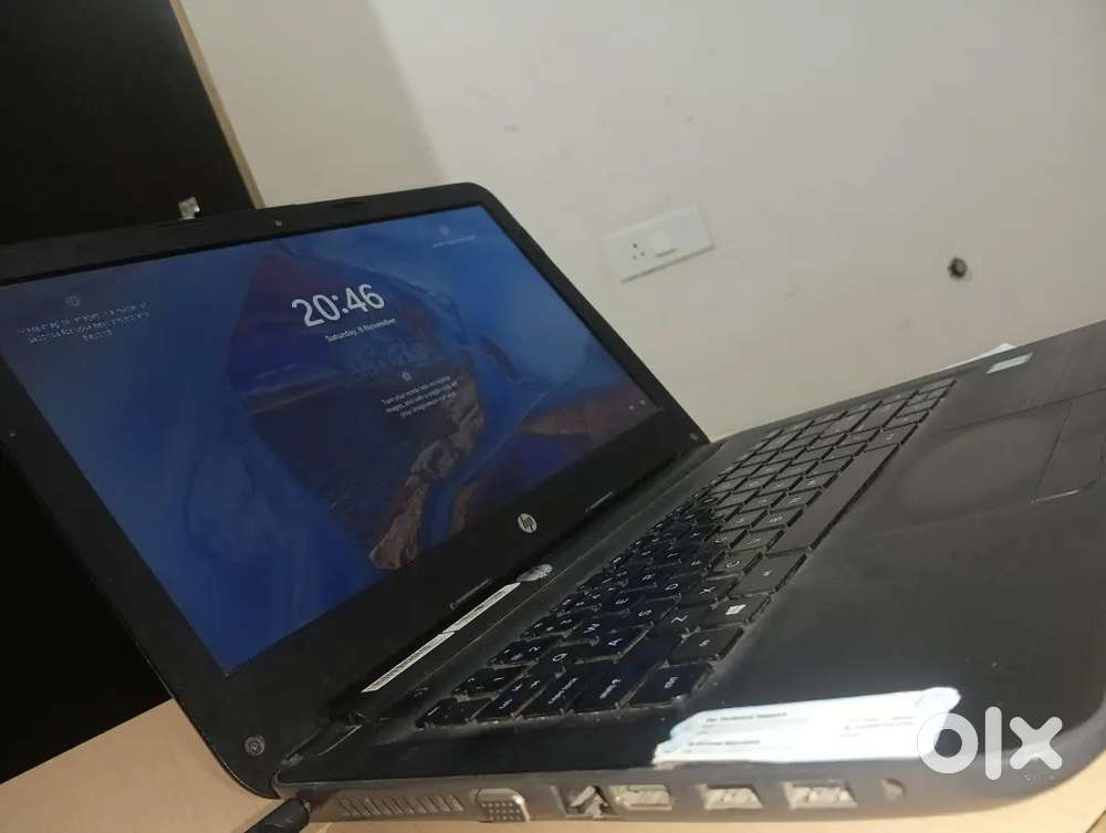 Laptop HP with one mouse