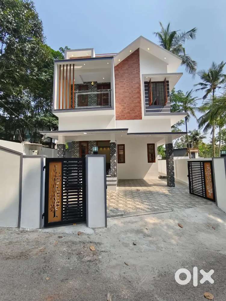 Main road Near Vattiyoorkavu puliyarakonam