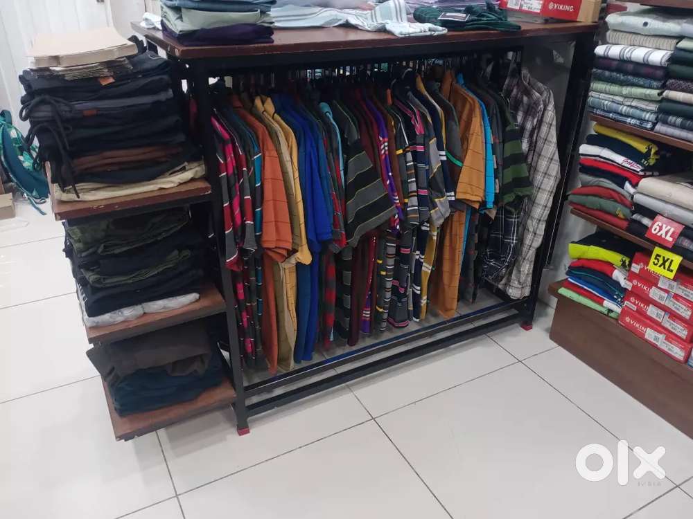 Showroom showcase table