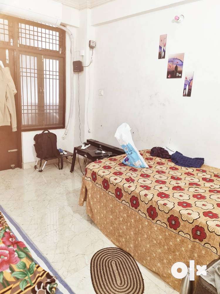 1 bhk / 1 room and 1 bathroom and kitchen ,hall sharing,for male only