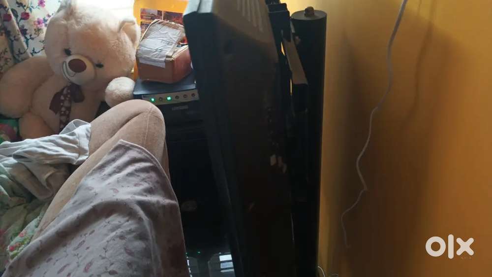 2.5 yare old tv 32 inch