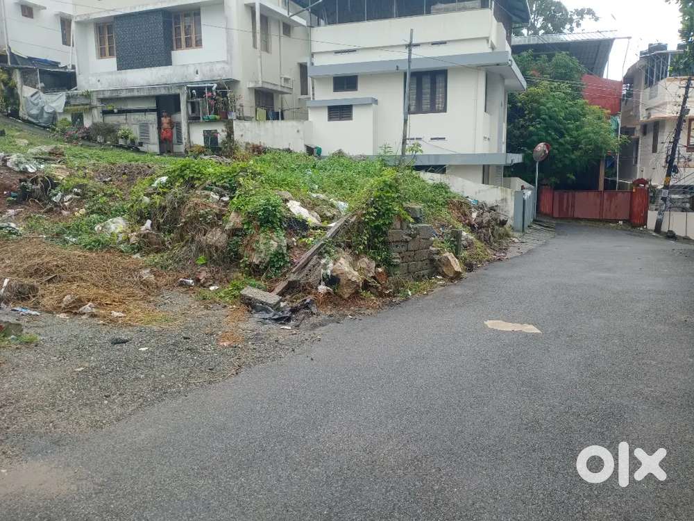 *തിരുവനന്തപുരം പട്ടം NH നിന്നും 250 m മാറി ലോറി പ്ലോട്ട് 3, & 2.5 cent