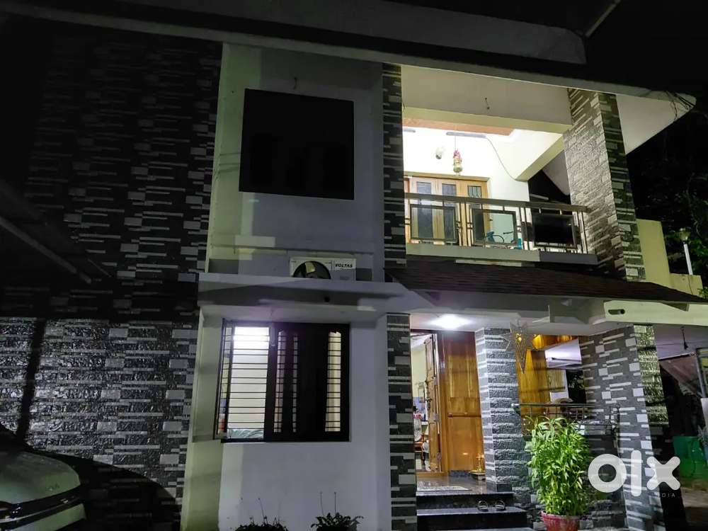 First floor House For Rent.pattom Li c line