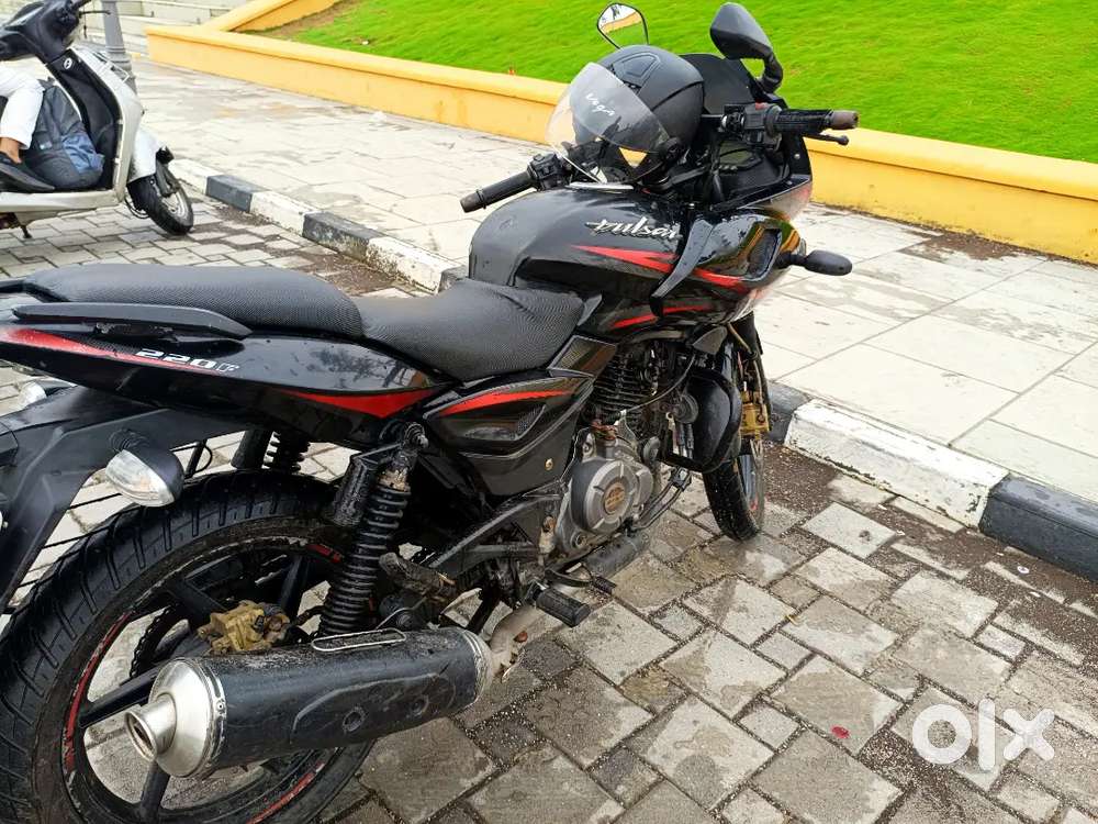 Bajaj Pulsar 220 f