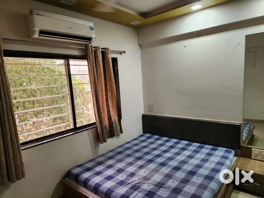 Prime location full farnish 3 bhk luxury flat rent