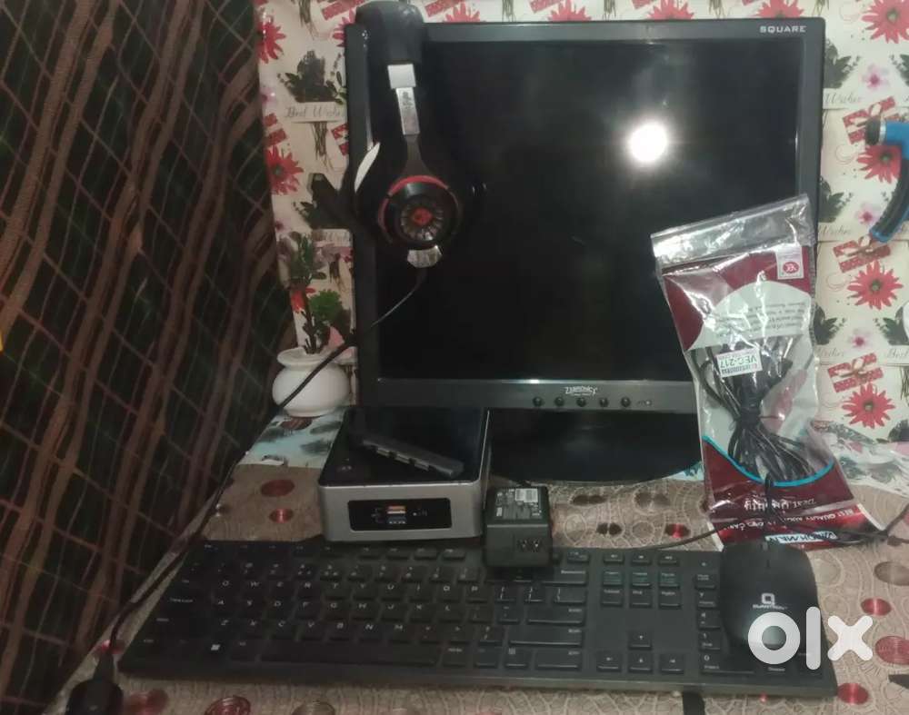 Computer PC Desktop Mini Cpu 4GB Ram 4k monitor 128GB SSD Intel Nuc