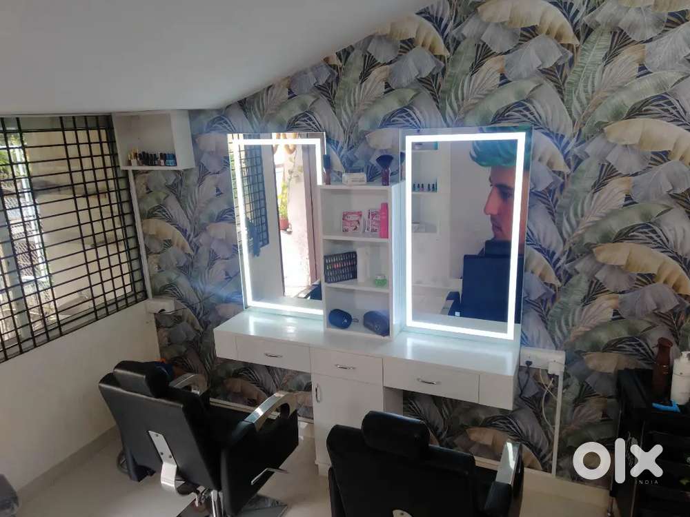 SALON FOR SALE  FULLY FURNISHED  NO WORK NEEDED TO BE DONE
