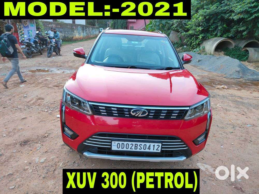 Mahindra XUV300 W8 Option Dual Tone, 2021, Petrol