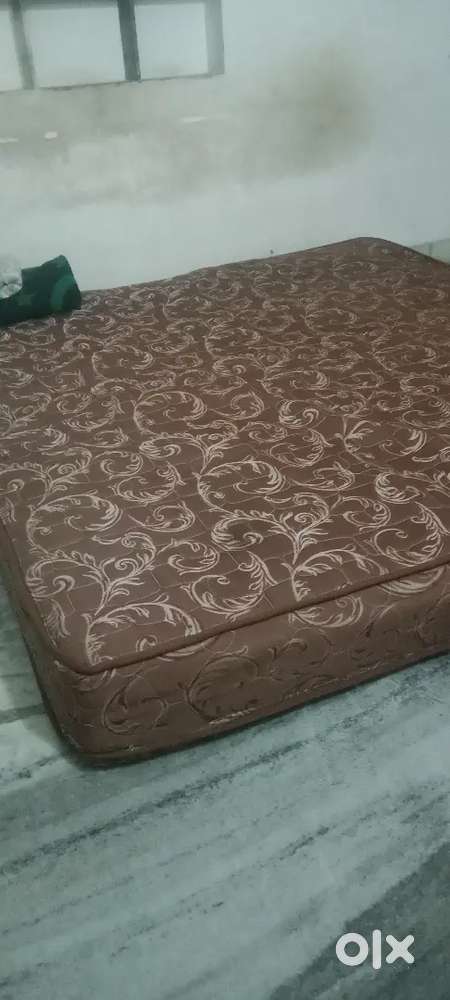 Spring mattress for double bed