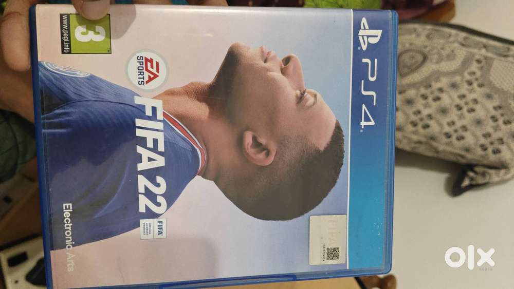 PS4 Fifa 22 game box cover
