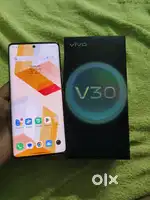 VIVO V30(8GB/256GB)(Back panel change) just 18000rs