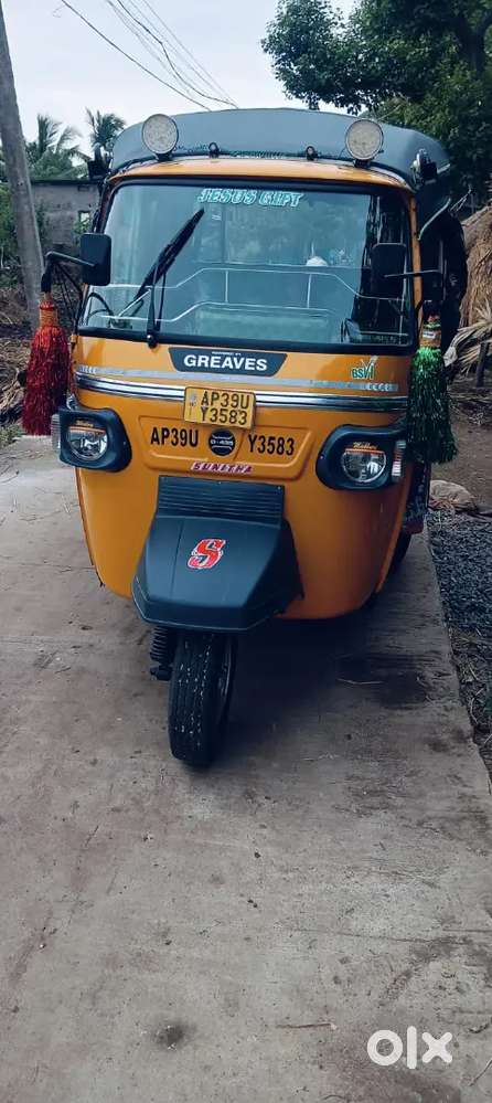 Graves passenger auto rickshaw