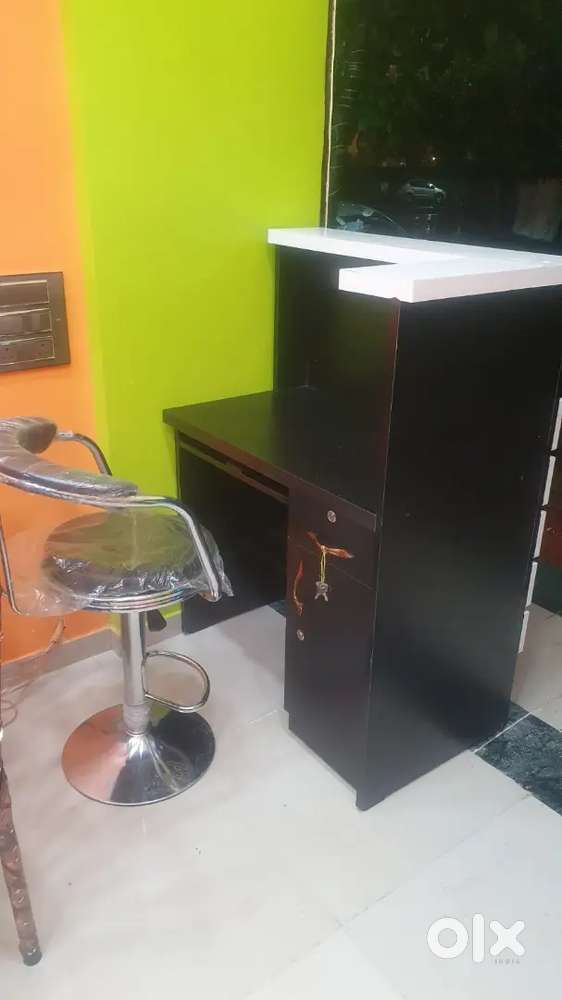 Unused fully furnished shop for hotel