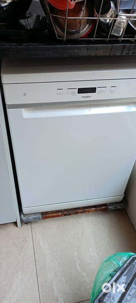 Whirlpool Dishwasher - 14 Place settings