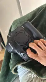 Canon EOS-1D X Mark II Body With 4 memory cards