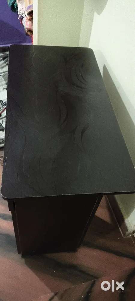 Computer desk table