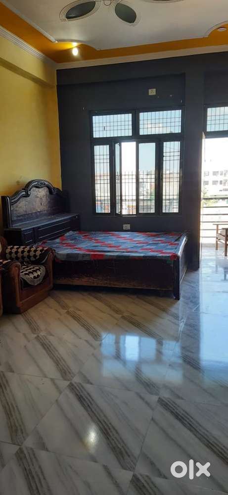 Do room ek kitchen 1st floor pe 3500 me