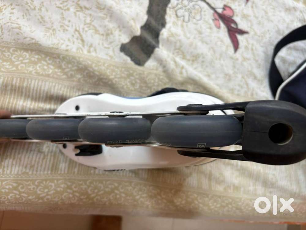 SKATING  SHOE FOR URGENT SELL